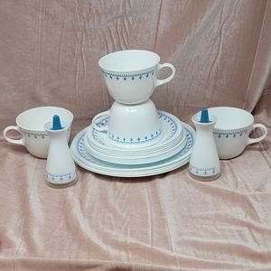 SOLD Corelle/ pyrex snowflake 18 piece dish set